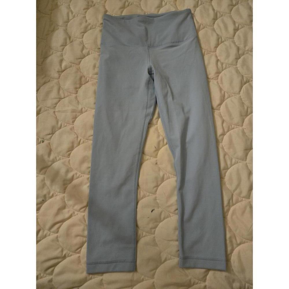Yogaliscious Women's Light Blue 3/4 Leggings Size XS